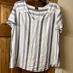 Super Cute V Neck Lee Top Size Lg